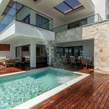 Glamorous 4 Bedrooms Seafront Paradise Private Pool Overlooking Sensational Sea Views Split * Kaštela