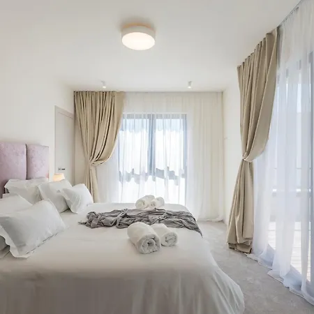 فيلة Glamorous 4 Bedrooms Seafront Paradise Private Pool Kaštela