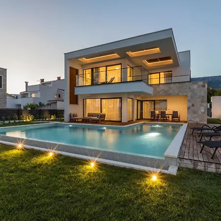 Glamorous 4 Bedrooms Seafront Paradise Private Pool Kaštela
