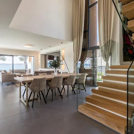 Glamorous 4 Bedrooms Seafront Paradise Private Pool Kaštela