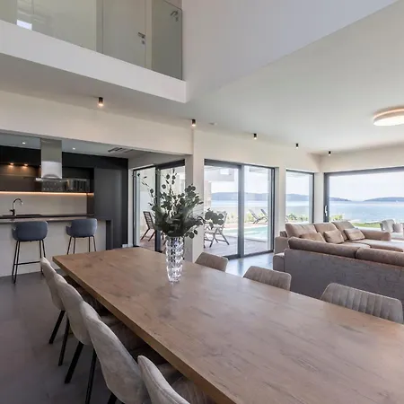 Glamorous 4 Bedrooms Seafront Paradise Private Pool *