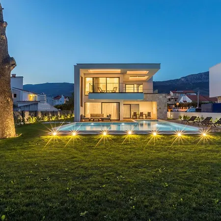 Glamorous 4 Bedrooms Seafront Paradise Private Pool Kaštela