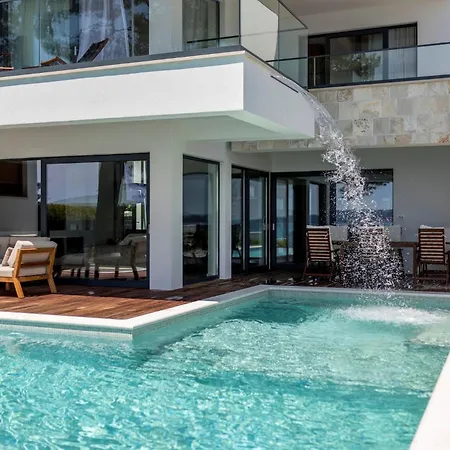 Glamorous 4 Bedrooms Seafront Paradise Private Pool فيلة