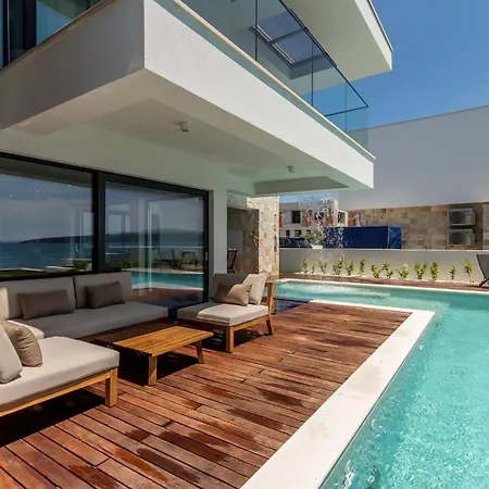 فيلة Glamorous 4 Bedrooms Seafront Paradise Private Pool